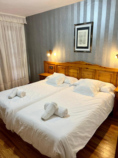 Bedroom 2, Hotel Eriste, Huesca