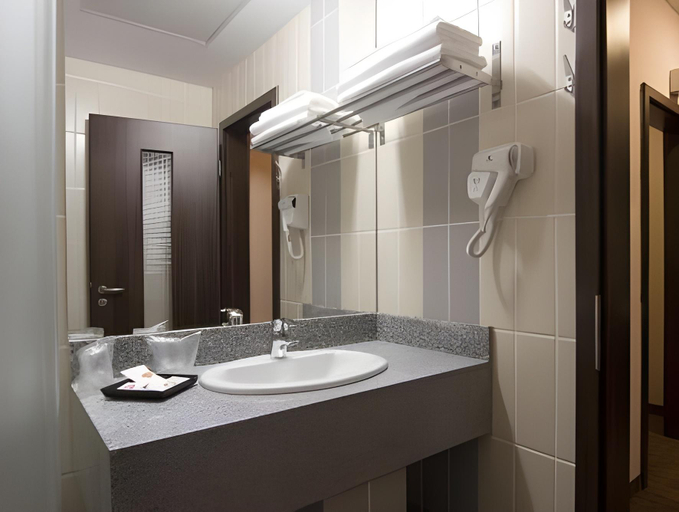 Bathroom 2, Hotel Inter Business Bucharest, Municipiul Bucuresti