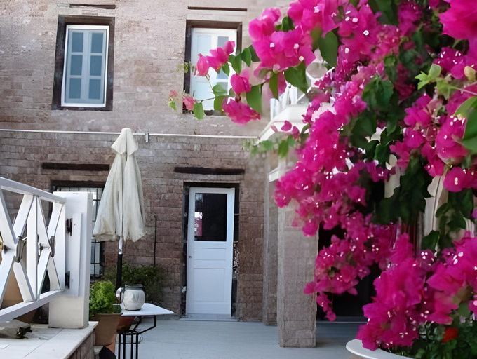 Others 3, Le Petit Greek, South Aegean