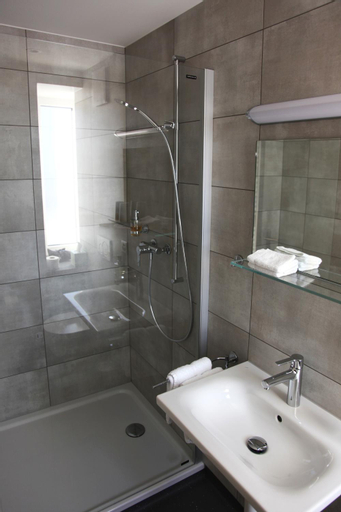 Bathroom 7