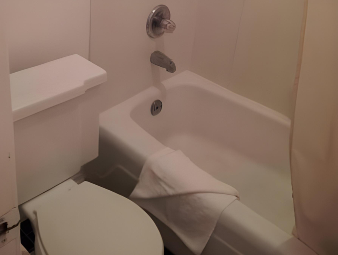 Bathroom 2, Delux Inn, Johnson