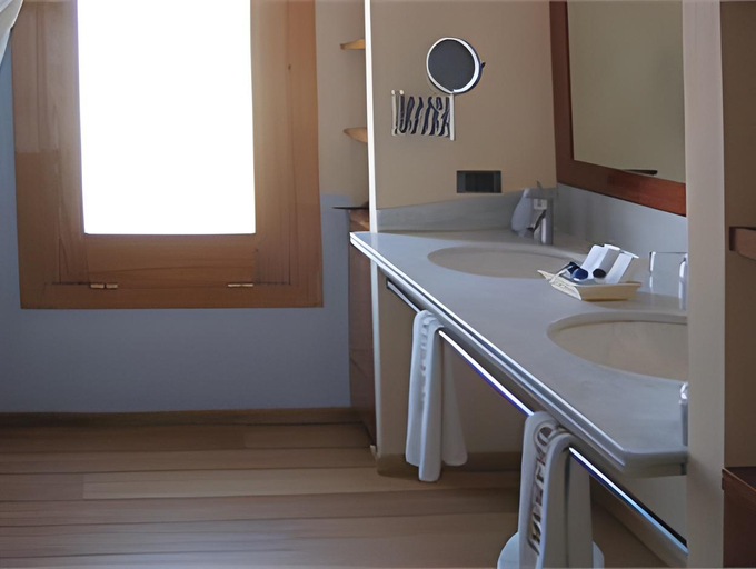 Bathroom 4, Voramar, Castellón