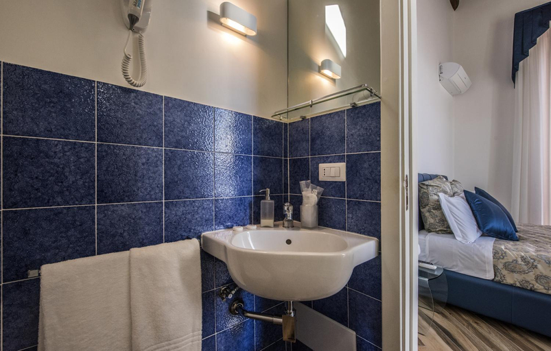 Bathroom 2, Mareluna Suite de Charme, Napoli