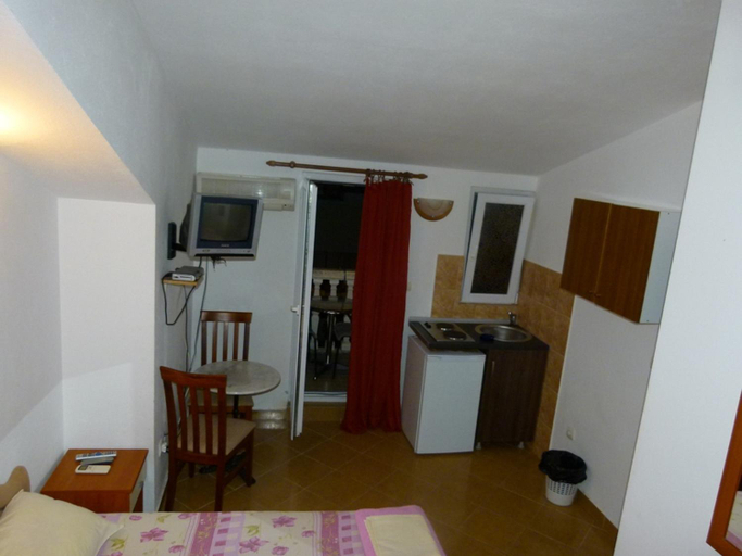 Others 5, Apartments Antic