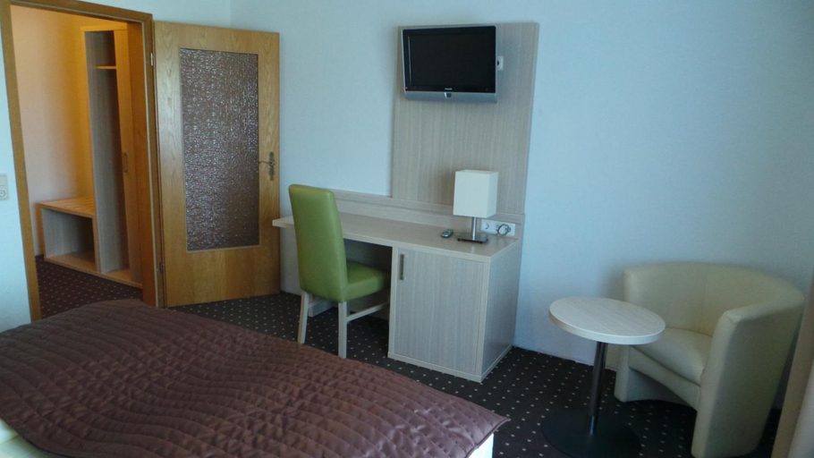 Bedroom 2, Rhonblick Landhotel - Restaurant - Countrypub, Fulda