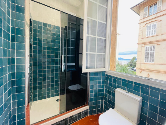 Bathroom 3, Le Zeus - Cannes Villa St Henri seafront unique 2bedrooms, Alpes-Maritimes