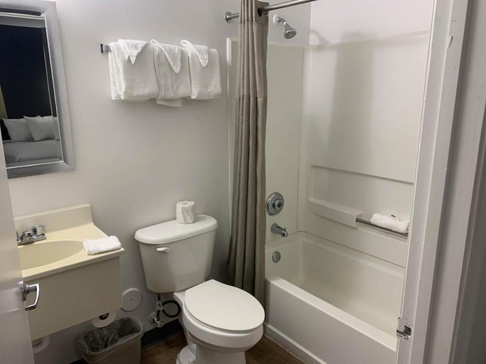 Bathroom 3, Studio 6 Hampton, Va - Langley Afb Area, Hampton