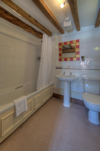 Bathroom 3, Dog and Partridge Hotel by Good Night Inns, Derbyshire