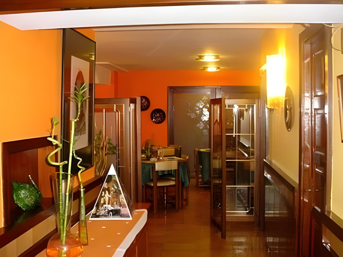 Others 5, Hostal La Barretina, Girona
