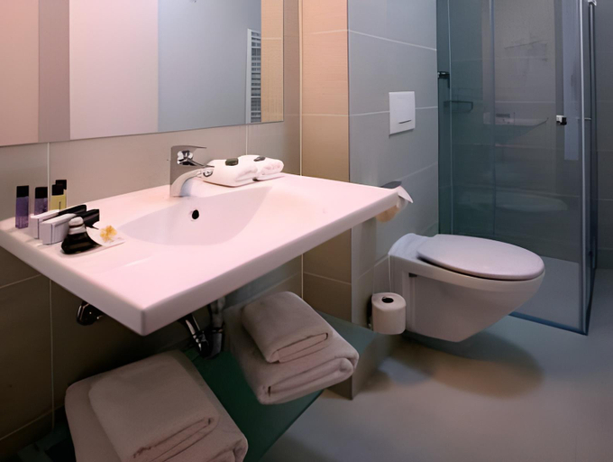 Bathroom 3, Hotel Meksiko, Ljubljana