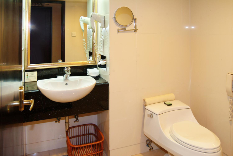 Bathroom 12