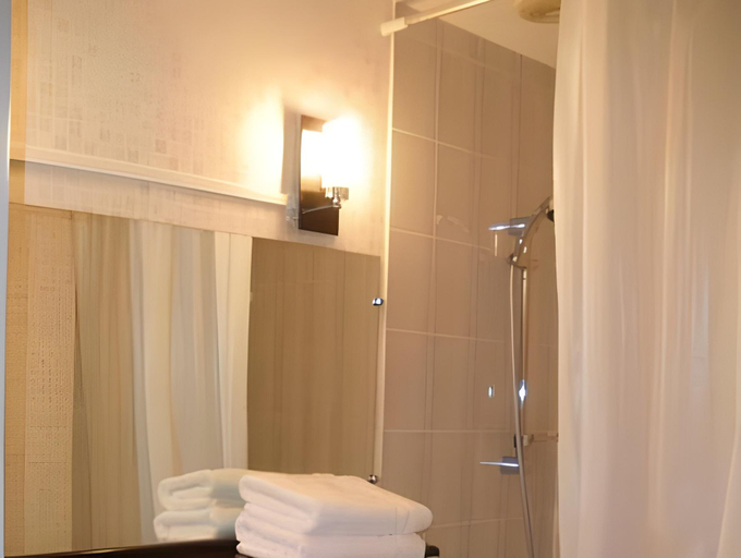 Bedroom 2, Logis Hotel Come Inn, Vienne