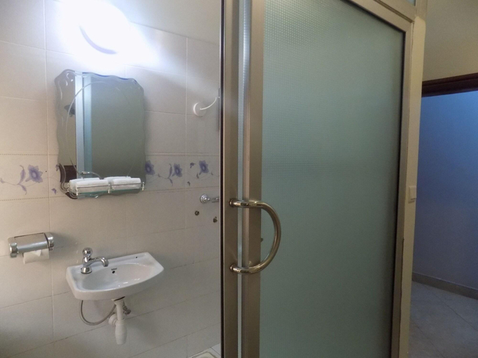 Bathroom 4, Jarin Hotels, Kampala