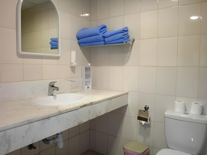 Bathroom 4, Park Beach Hotel