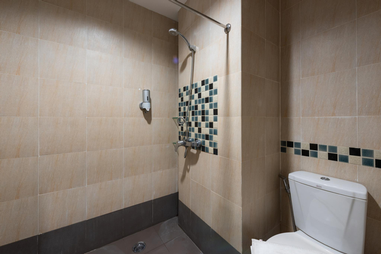 Bathroom 16