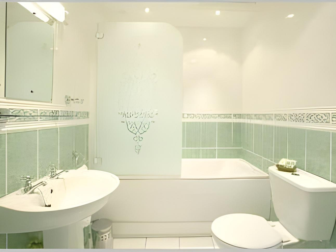 Bathroom 4, The Invicta Hotel, Plymouth