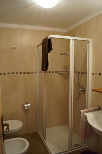 Bathroom 4, Apartments Salieta, Bolzano