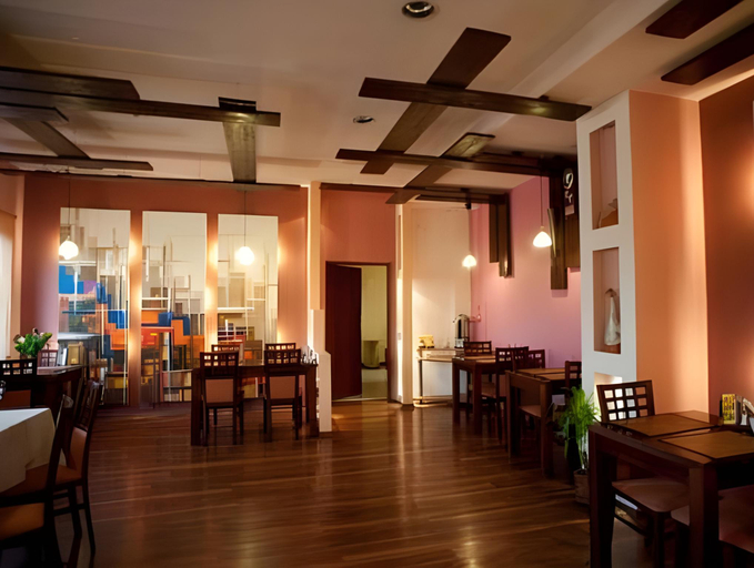 Food & Drinks 4, Hotel 1, Płock City