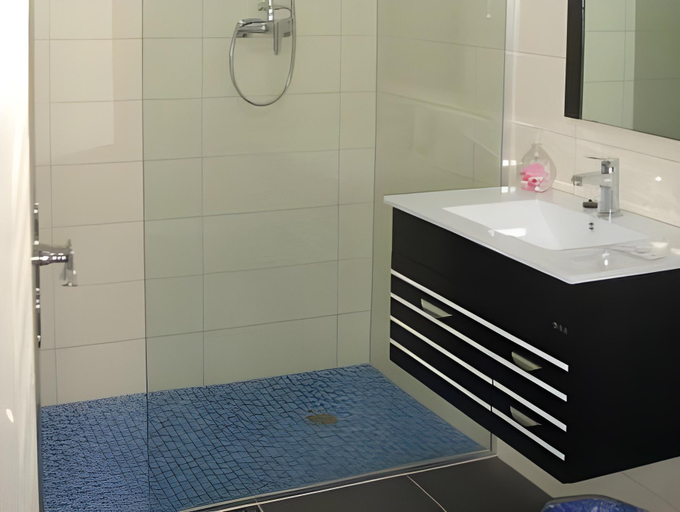 Bathroom 2, Hotel Restaurant Dao, Esch-sur-Alzette