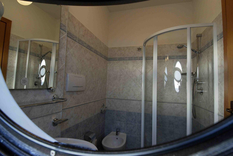 Bathroom 3, L'Approdo, Roma