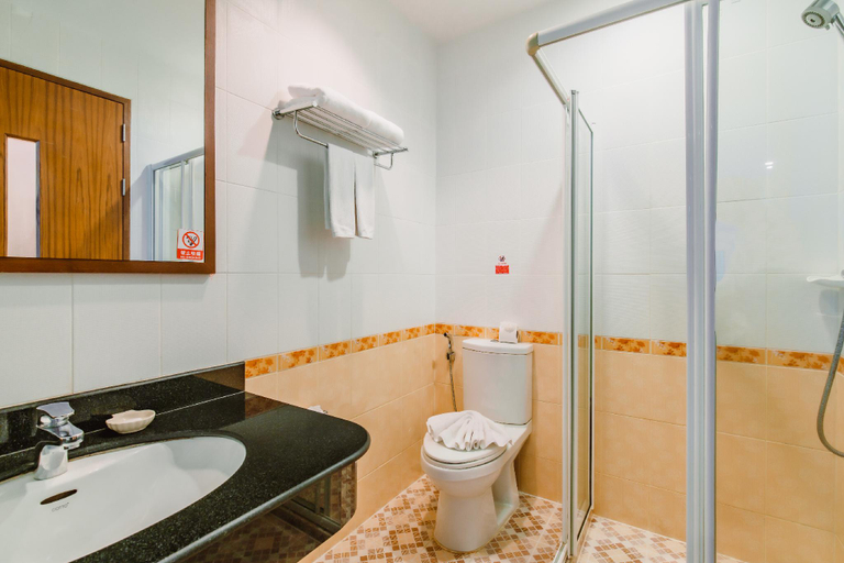 Bathroom 13