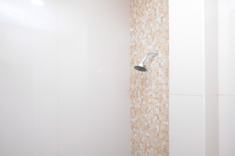 Bathroom 5, Urbanview Hotel Grand Surya Yogyakarta, Yogyakarta