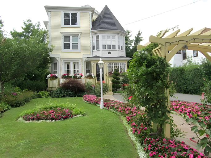 Others 5, Bedham Hall B&B, Niagara