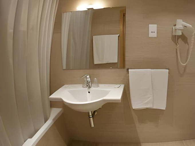 Bathroom 5, Hotel de Cerva, Ribeira de Pena