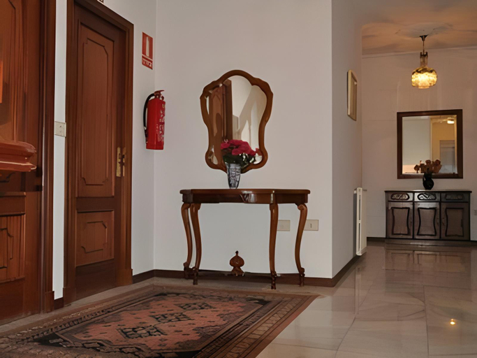 Others 5, Hostal Mourelos, Pontevedra
