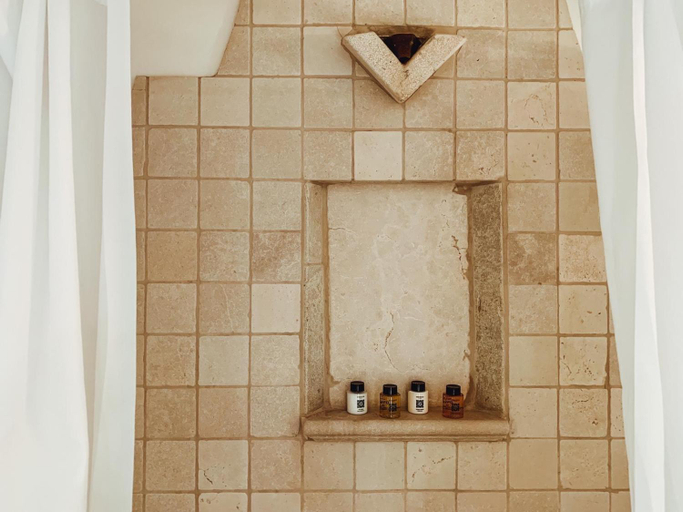Bathroom 3, Masseria Marzalossa, Brindisi