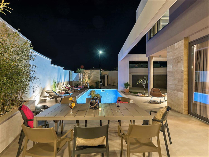 Food & Drinks 5, Stylish Villa Aria with pool, 100m to beach and sea, Tučepi