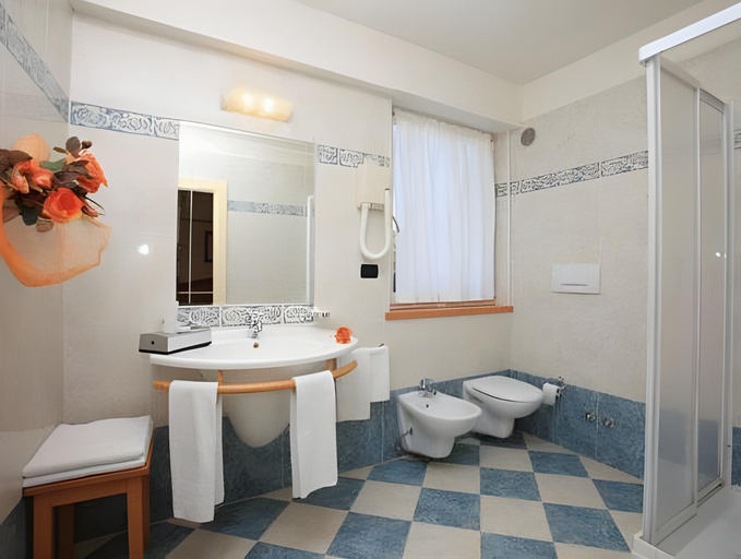 Bathroom 4, Hotel Lilla', Trento