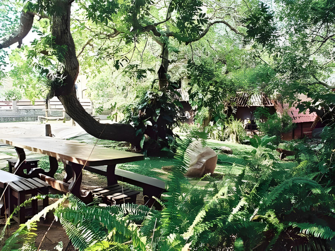 Exterior & Views 9