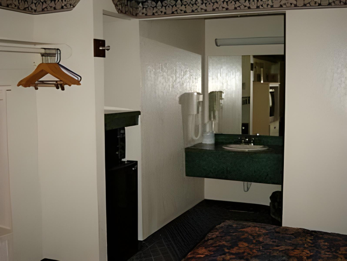 Bathroom 4, リージェンシー イン(Regency Inn Motel by the Beach), Nueces