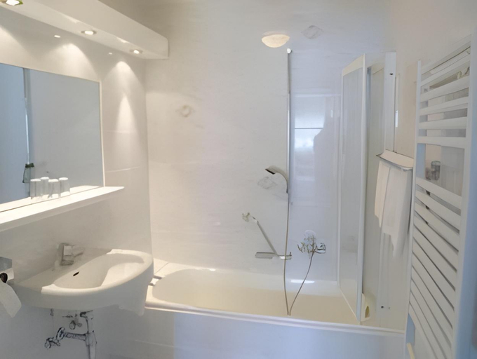 Bathroom 3, Seehotel Hoffmann, Feldkirchen