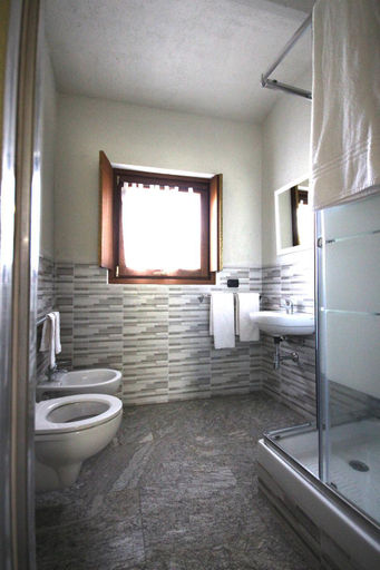 Bathroom 3, Agriturismo Helianthus, Novara