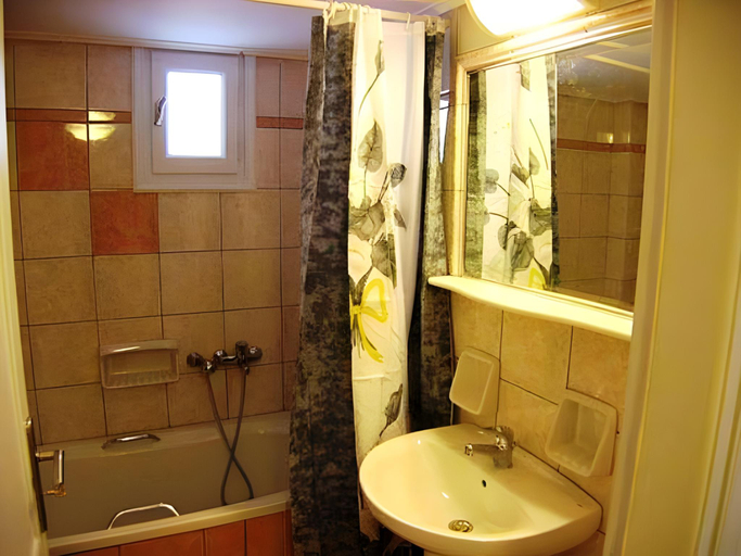 Bathroom 5, Golden Bay, South Aegean