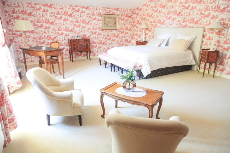 Bedroom 2, Château senailhac, Gironde