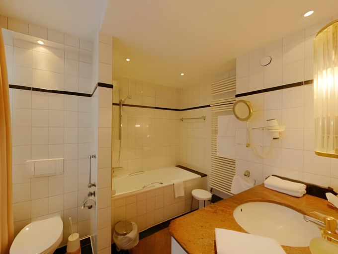 Bathroom 2, Holzapfel, Passau