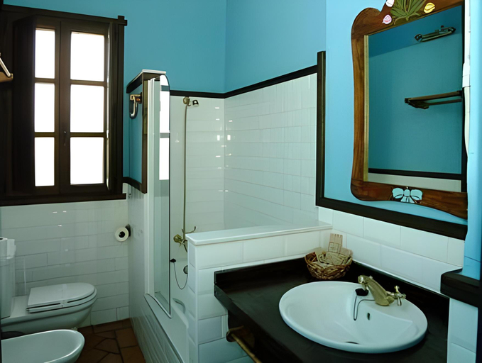 Bathroom 4, Globales Playa de las Llanas, Asturias