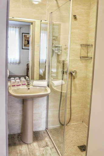 Bathroom 10