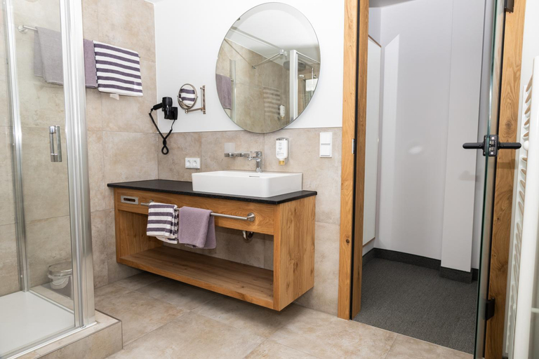 Bathroom 2, Gasthof Zum Bv Ckerwirt, Cham
