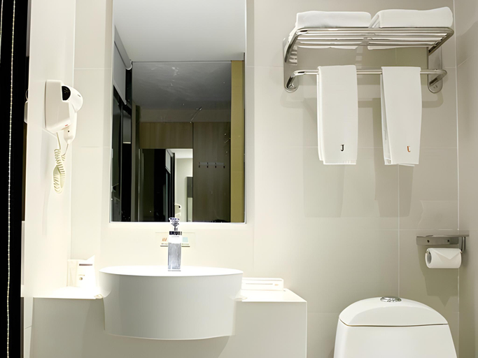 Bathroom 3, JTOUR Inn Yizhou Hechi College Pedestrian Street, Hechi