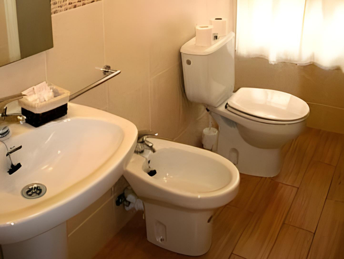 Bathroom 5, Musika Plaza, Guipúzcoa