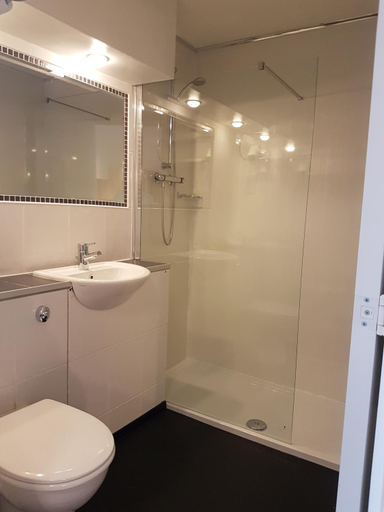 Bathroom 3, Fairburn Hotel, East Ayrshire