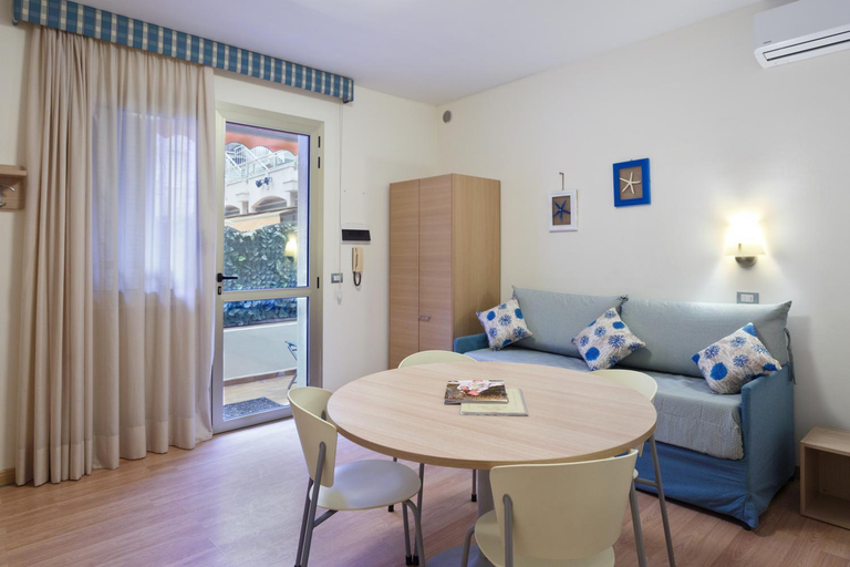 Dining Room 14