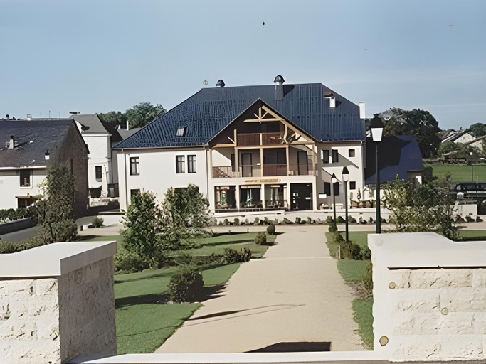 Exterior & Views