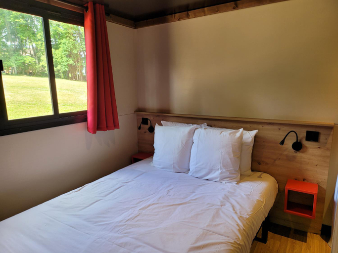 Bedroom 2, Le Chalet Montegut, Allier
