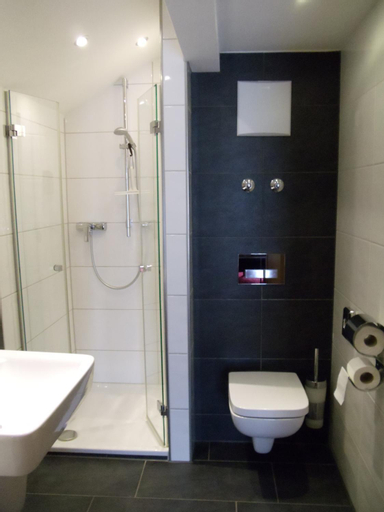 Bathroom 14