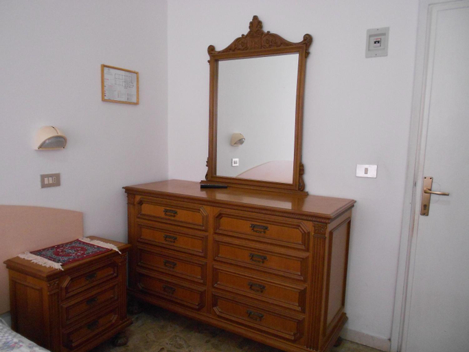 Bedroom 2, Hotel Laguna Blu, Rimini